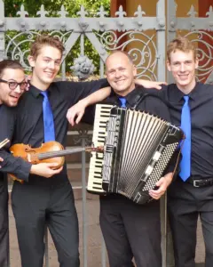 Hochzeitsband Pizzicato Blue aus Karlsruhe