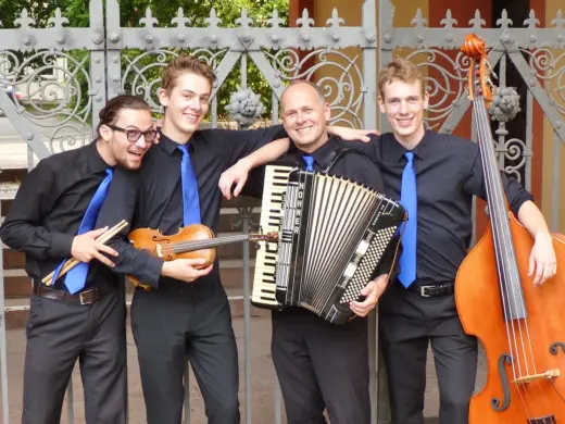 Hochzeitsband Pizzicato Blue aus Karlsruhe